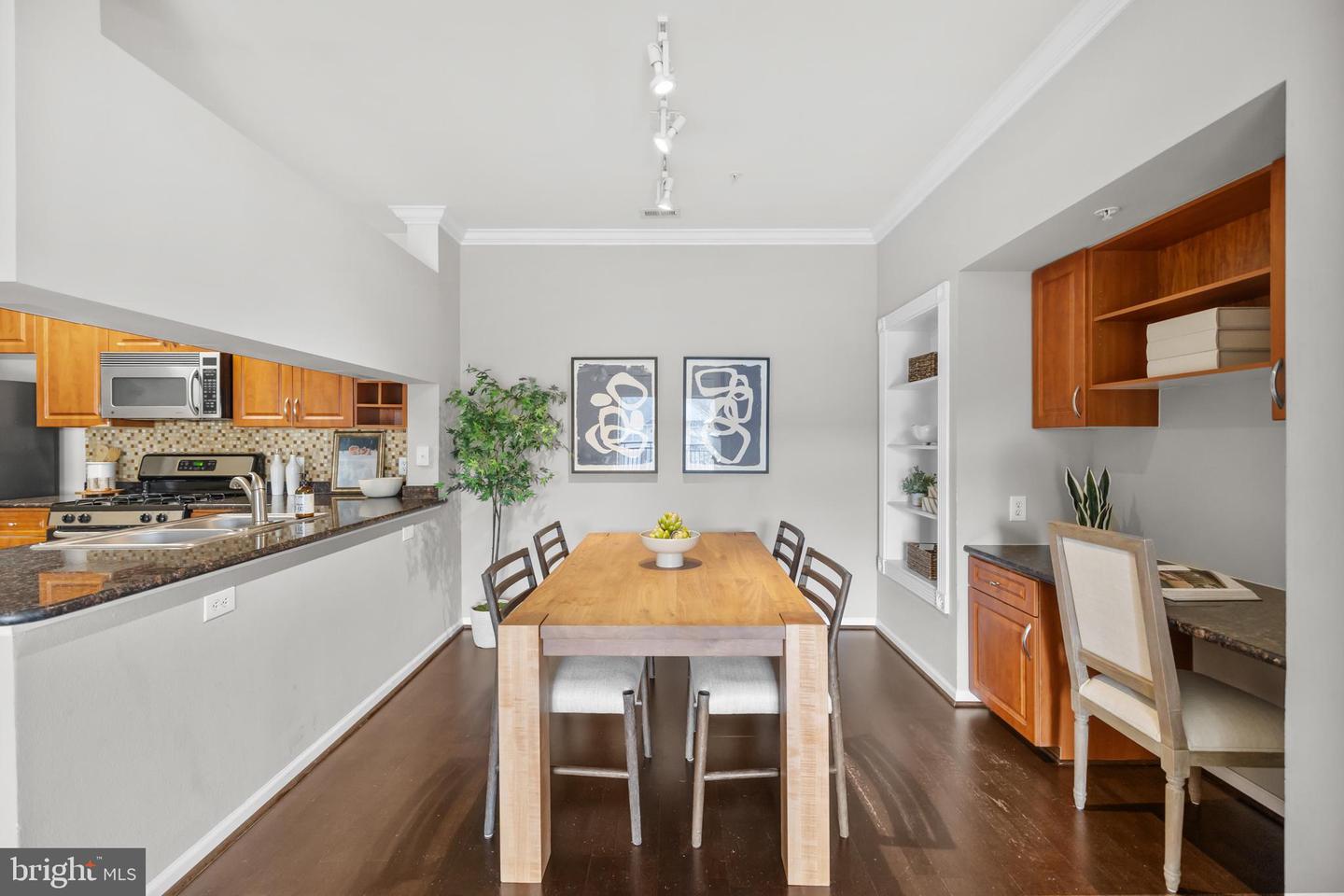 4415 WEATHERINGTON LN #402, FAIRFAX, Virginia 22030, 2 Bedrooms Bedrooms, ,2 BathroomsBathrooms,Residential,For sale,4415 WEATHERINGTON LN #402,VAFX2293186 MLS # VAFX2293186