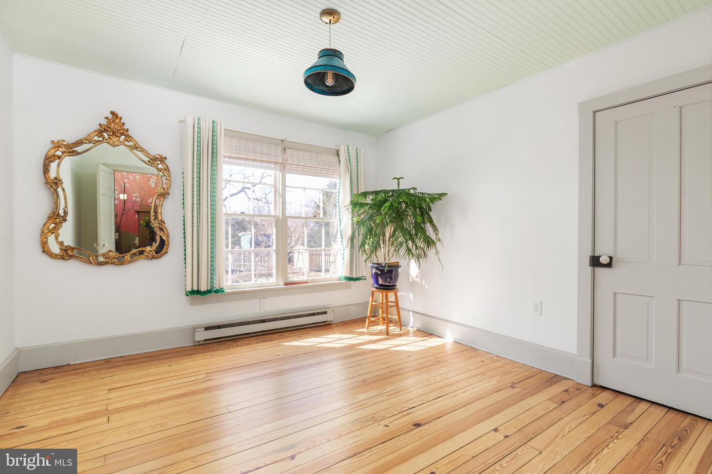 29674 OLD VALLEY PIKE, STRASBURG, Virginia 22657, 2 Bedrooms Bedrooms, ,1 BathroomBathrooms,Residential,For sale,29674 OLD VALLEY PIKE,VASH2013704 MLS # VASH2013704