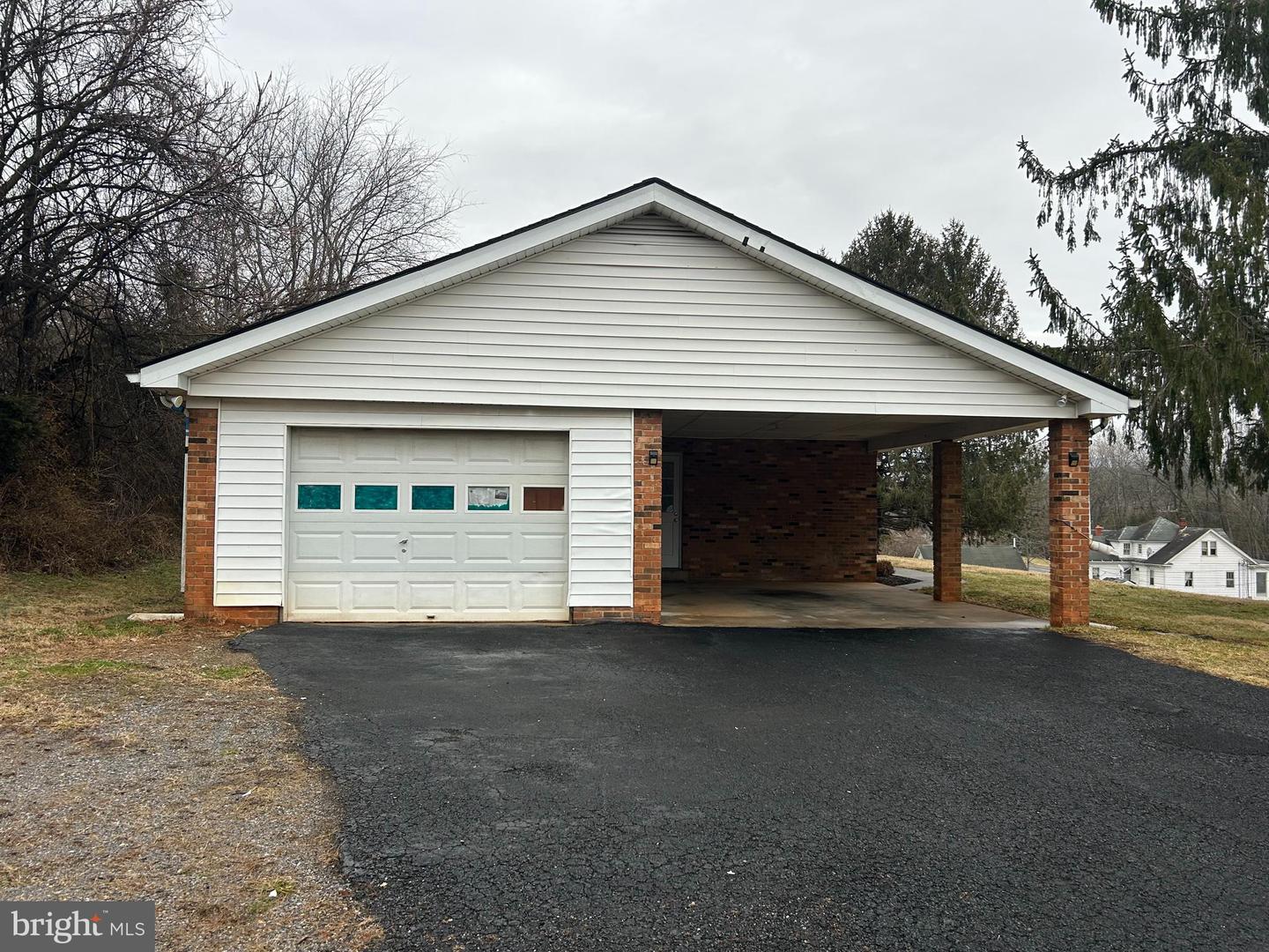 42 DOGWOOD LN, BENTONVILLE, Virginia 22610, 4 Bedrooms Bedrooms, ,4 BathroomsBathrooms,Residential,For sale,42 DOGWOOD LN,VAWR2013546 MLS # VAWR2013546