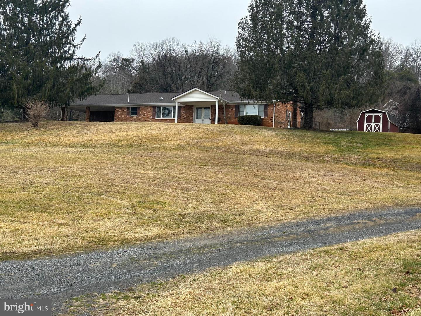 42 DOGWOOD LN, BENTONVILLE, Virginia 22610, 4 Bedrooms Bedrooms, ,4 BathroomsBathrooms,Residential,For sale,42 DOGWOOD LN,VAWR2013546 MLS # VAWR2013546