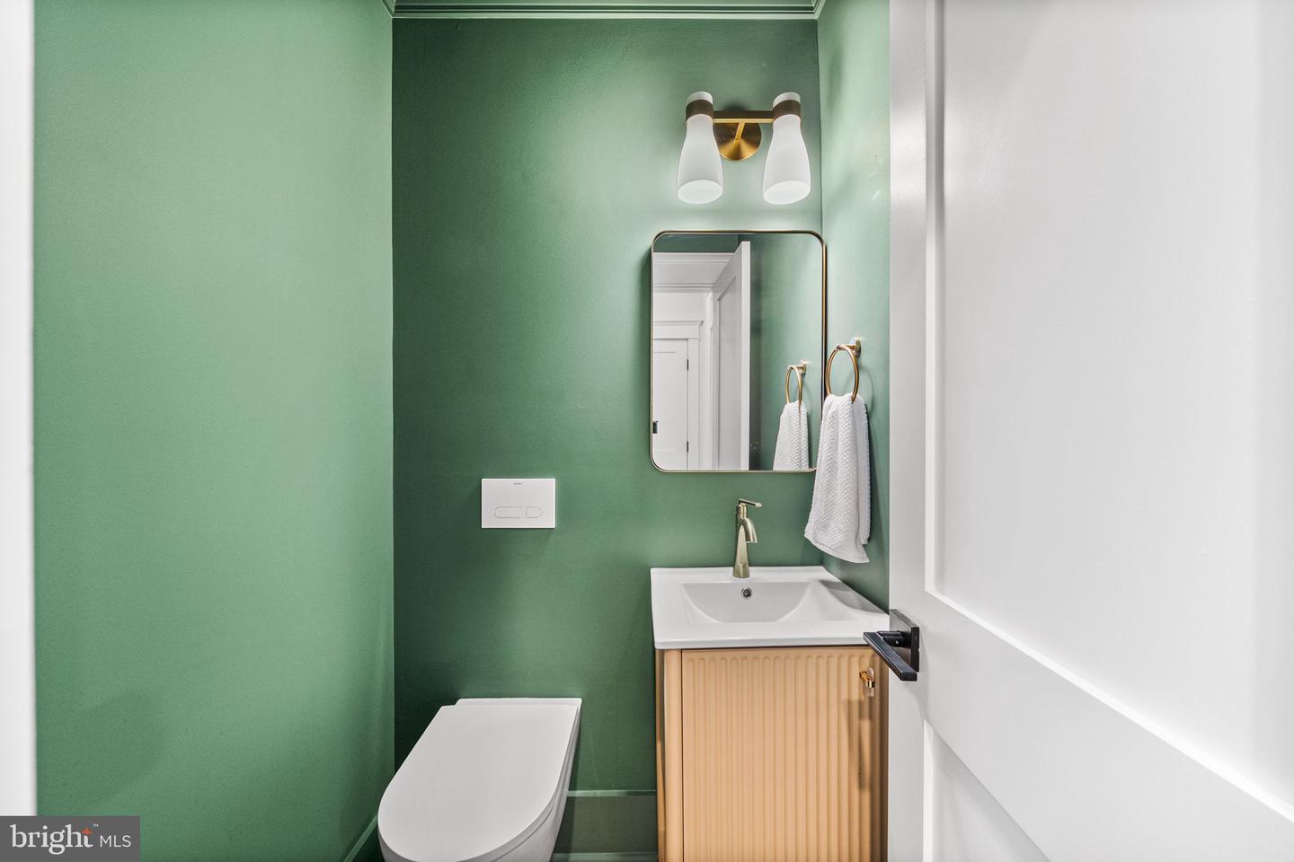 607 JOHNSTON PL, ALEXANDRIA, Virginia 22301, 4 Bedrooms Bedrooms, ,4 BathroomsBathrooms,Residential,For sale,607 JOHNSTON PL,VAAX2054688 MLS # VAAX2054688