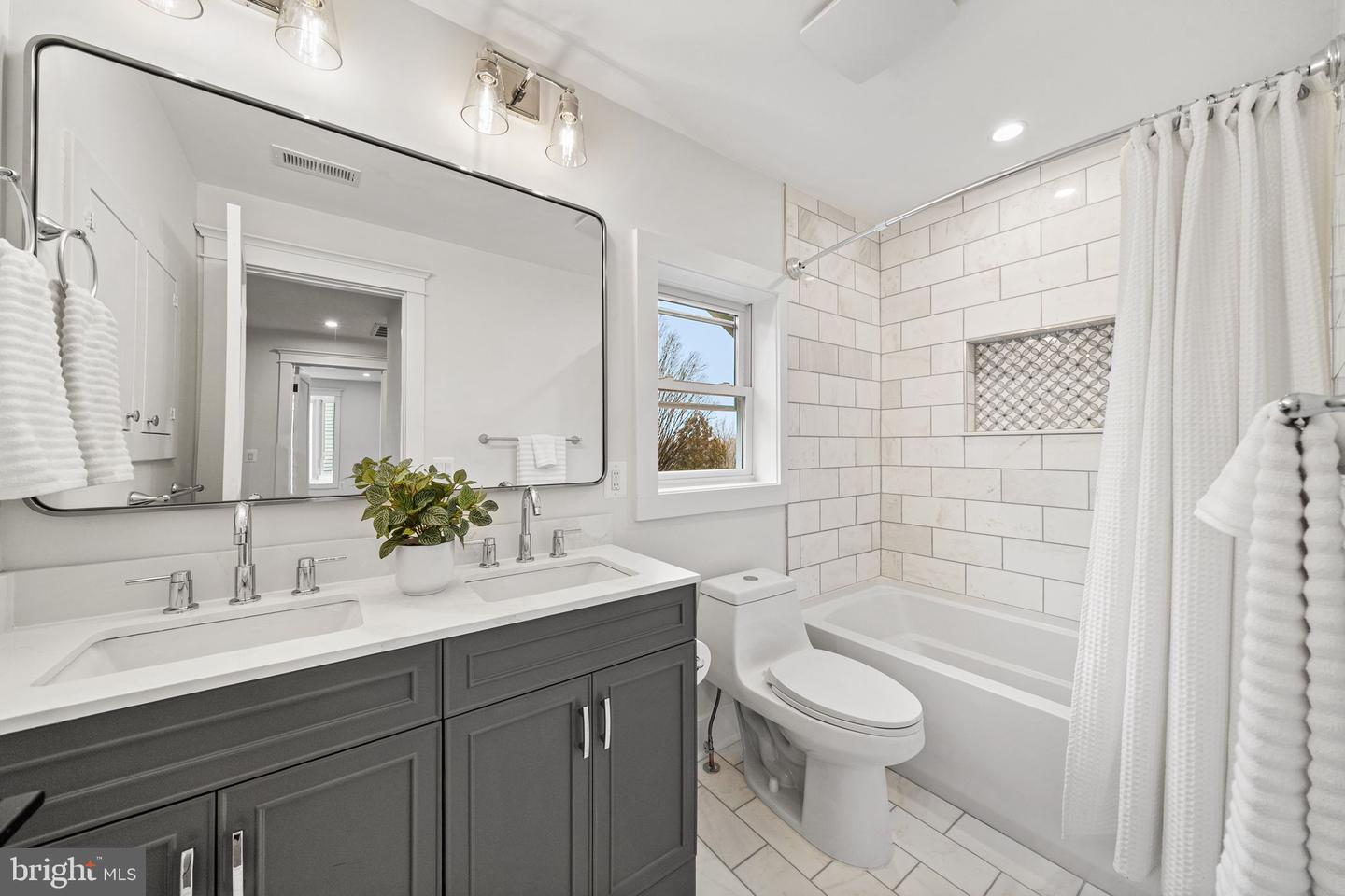 607 JOHNSTON PL, ALEXANDRIA, Virginia 22301, 4 Bedrooms Bedrooms, ,4 BathroomsBathrooms,Residential,For sale,607 JOHNSTON PL,VAAX2054688 MLS # VAAX2054688