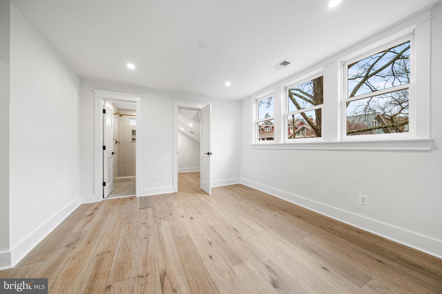 607 JOHNSTON PL, ALEXANDRIA, Virginia 22301, 4 Bedrooms Bedrooms, ,4 BathroomsBathrooms,Residential,For sale,607 JOHNSTON PL,VAAX2054688 MLS # VAAX2054688