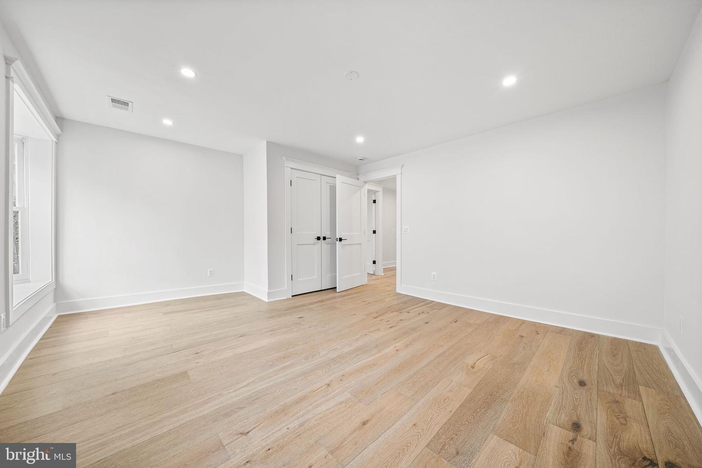 607 JOHNSTON PL, ALEXANDRIA, Virginia 22301, 4 Bedrooms Bedrooms, ,4 BathroomsBathrooms,Residential,For sale,607 JOHNSTON PL,VAAX2054688 MLS # VAAX2054688