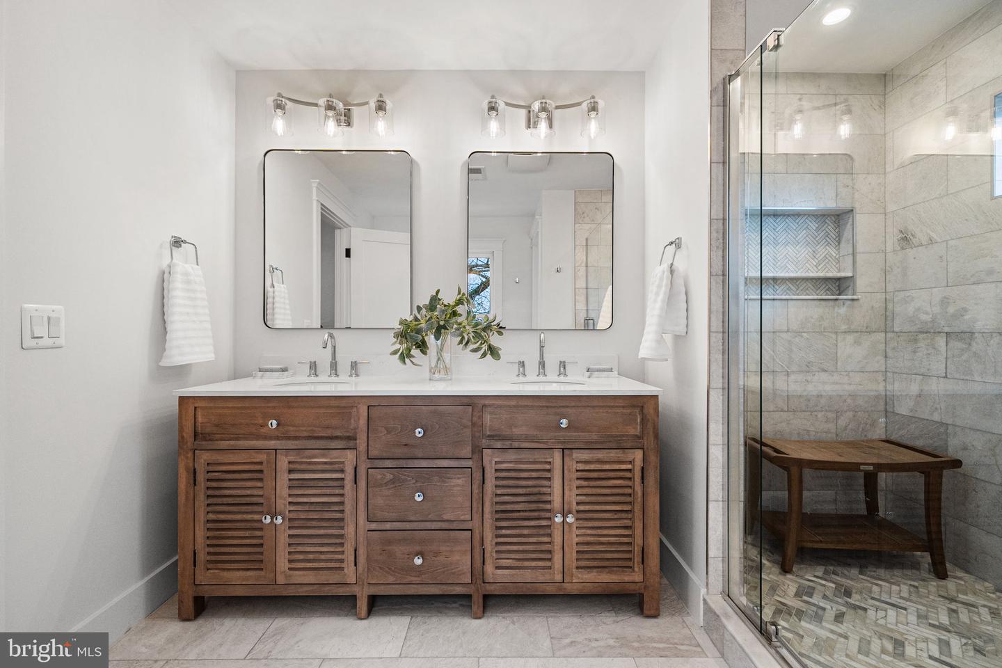 607 JOHNSTON PL, ALEXANDRIA, Virginia 22301, 4 Bedrooms Bedrooms, ,4 BathroomsBathrooms,Residential,For sale,607 JOHNSTON PL,VAAX2054688 MLS # VAAX2054688