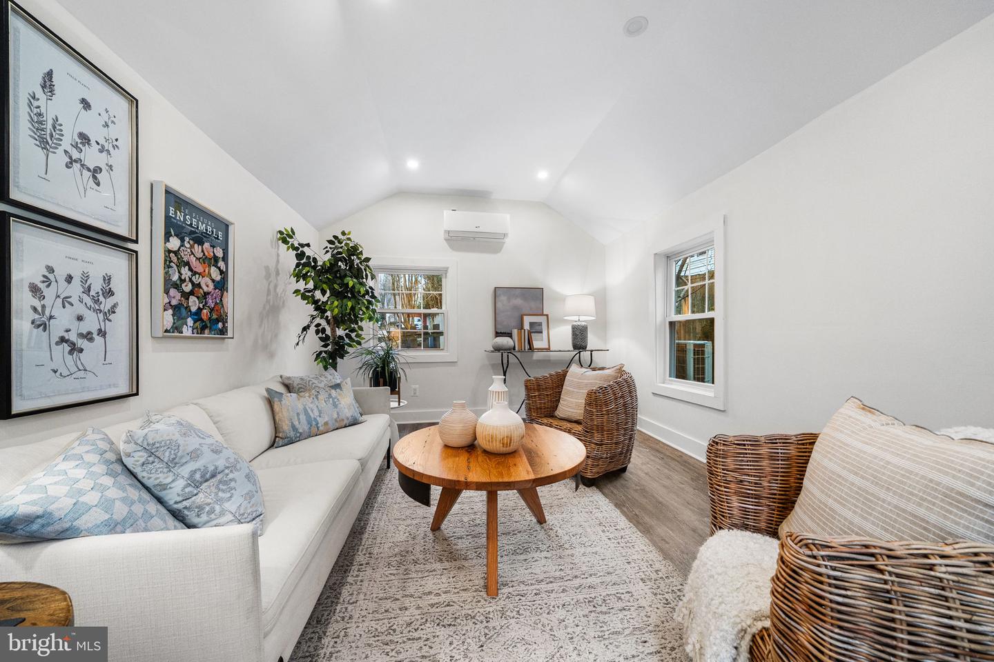 607 JOHNSTON PL, ALEXANDRIA, Virginia 22301, 4 Bedrooms Bedrooms, ,4 BathroomsBathrooms,Residential,For sale,607 JOHNSTON PL,VAAX2054688 MLS # VAAX2054688