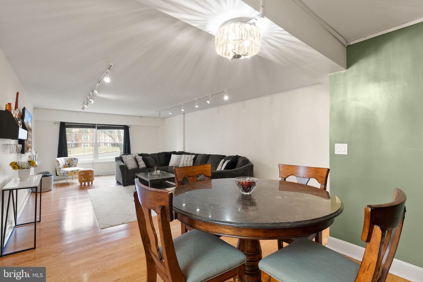 7651 TREMAYNE PL #211, MCLEAN, Virginia 22102, 2 Bedrooms Bedrooms, ,2 BathroomsBathrooms,Residential,For sale,7651 TREMAYNE PL #211,VAFX2293806 MLS # VAFX2293806