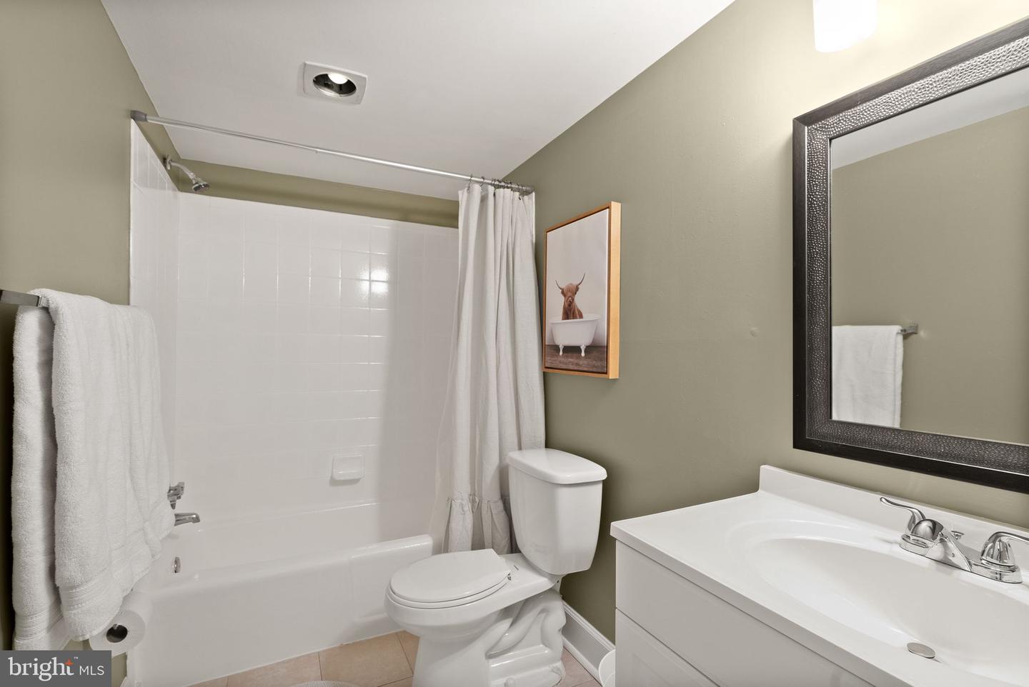 7651 TREMAYNE PL #211, MCLEAN, Virginia 22102, 2 Bedrooms Bedrooms, ,2 BathroomsBathrooms,Residential,For sale,7651 TREMAYNE PL #211,VAFX2293806 MLS # VAFX2293806