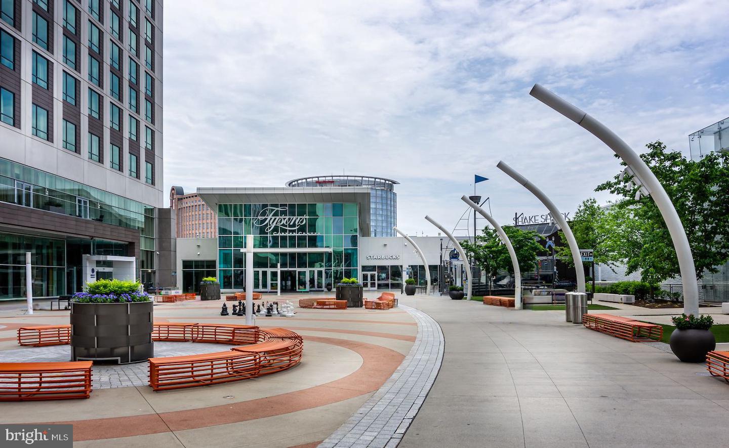 7651 TREMAYNE PL #211, MCLEAN, Virginia 22102, 2 Bedrooms Bedrooms, ,2 BathroomsBathrooms,Residential,For sale,7651 TREMAYNE PL #211,VAFX2293806 MLS # VAFX2293806