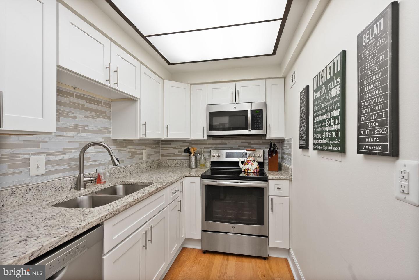 7651 TREMAYNE PL #211, MCLEAN, Virginia 22102, 2 Bedrooms Bedrooms, ,2 BathroomsBathrooms,Residential,For sale,7651 TREMAYNE PL #211,VAFX2293806 MLS # VAFX2293806