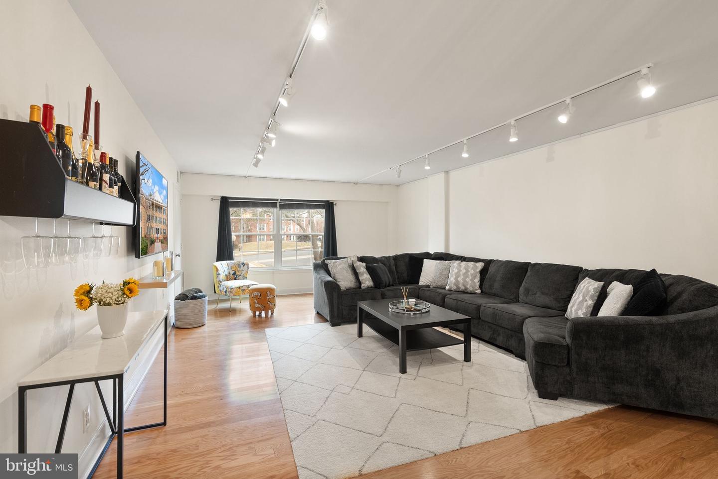 7651 TREMAYNE PL #211, MCLEAN, Virginia 22102, 2 Bedrooms Bedrooms, ,2 BathroomsBathrooms,Residential,For sale,7651 TREMAYNE PL #211,VAFX2293806 MLS # VAFX2293806