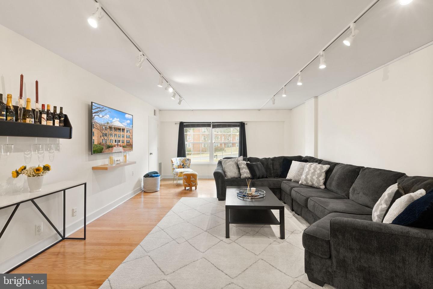 7651 TREMAYNE PL #211, MCLEAN, Virginia 22102, 2 Bedrooms Bedrooms, ,2 BathroomsBathrooms,Residential,For sale,7651 TREMAYNE PL #211,VAFX2293806 MLS # VAFX2293806