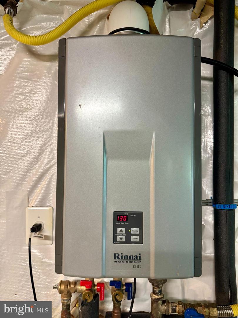 121 MARLBOROUGH POINT RD, STAFFORD, Virginia 22554, 3 Bedrooms Bedrooms, 17 Rooms Rooms,3 BathroomsBathrooms,Residential,For sale,121 MARLBOROUGH POINT RD,VAST2046604 MLS # VAST2046604