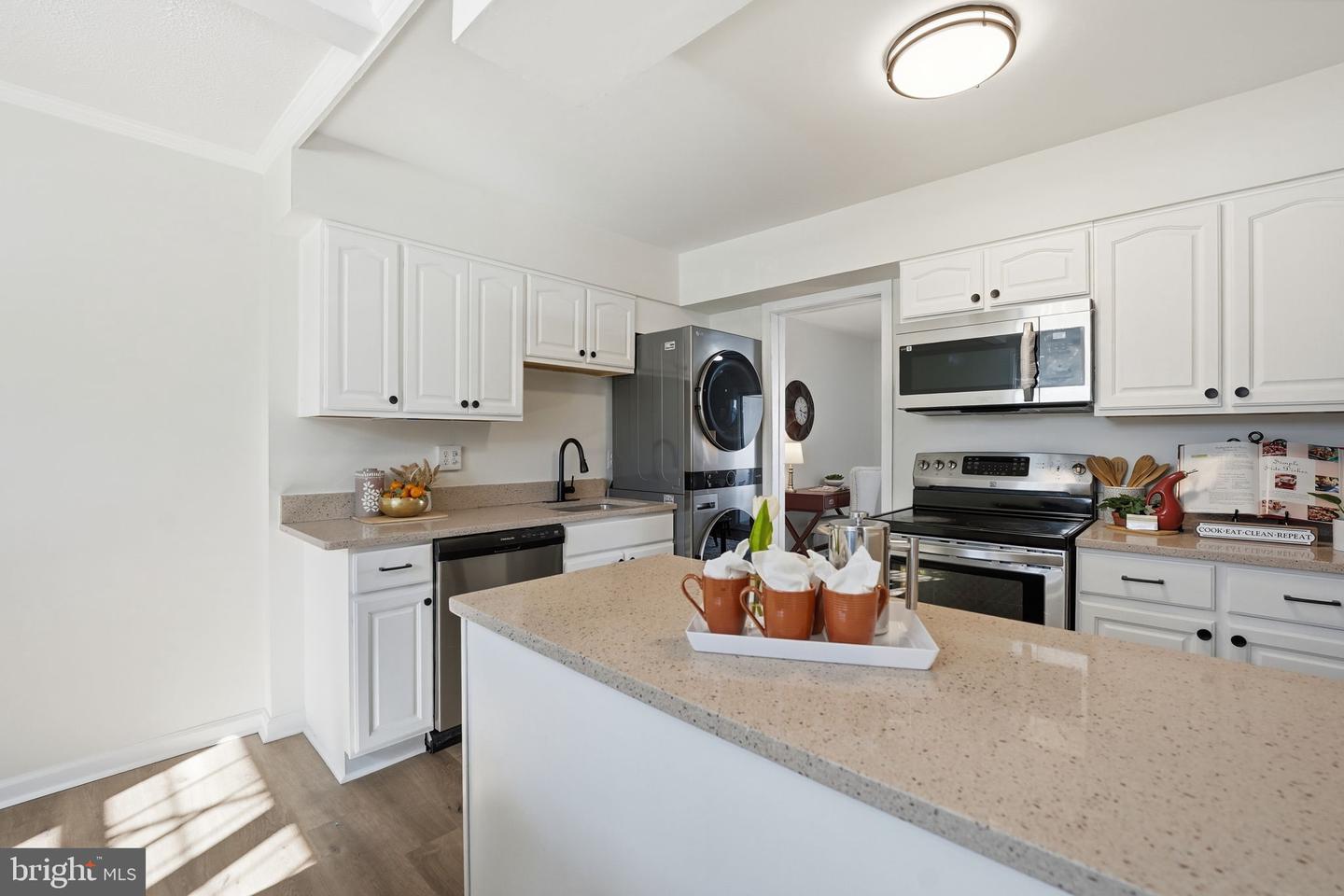 14444 COOL OAK LN, CENTREVILLE, Virginia 20121, 3 Bedrooms Bedrooms, ,2 BathroomsBathrooms,Residential,For sale,14444 COOL OAK LN,VAFX2293876 MLS # VAFX2293876