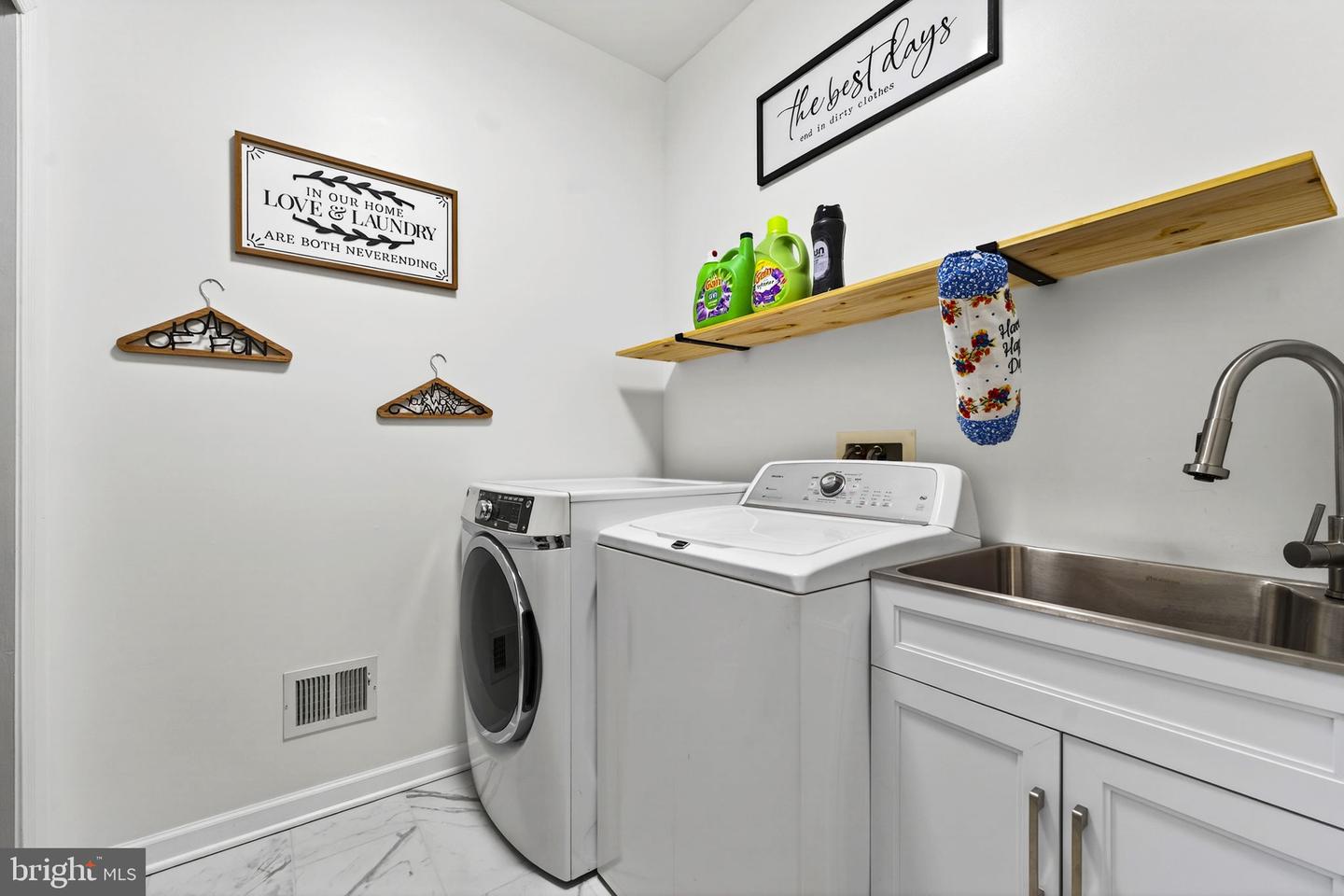 108 NORFOLK CT, WINCHESTER, Virginia 22602, 4 Bedrooms Bedrooms, ,4 BathroomsBathrooms,Residential,For sale,108 NORFOLK CT,VAFV2039932 MLS # VAFV2039932