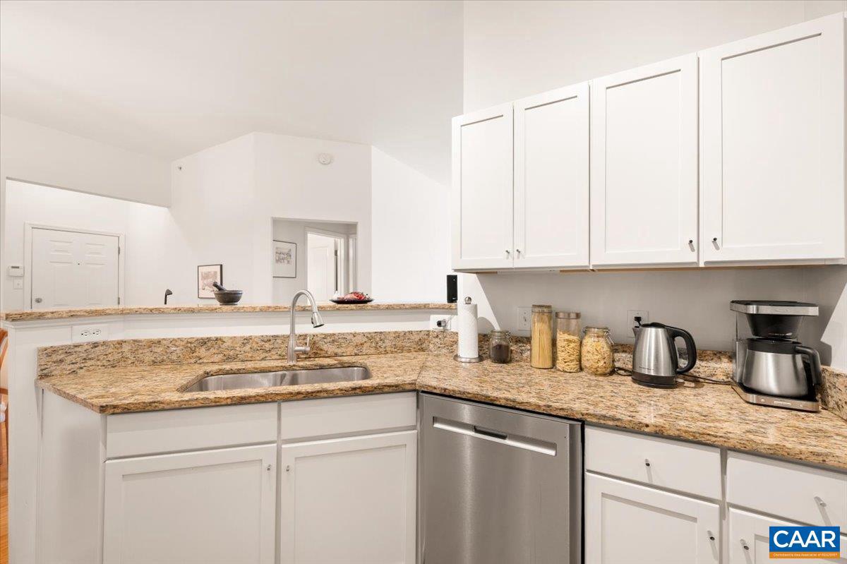 765 WALKER SQ #4A, CHARLOTTESVILLE, Virginia 22903, 2 Bedrooms Bedrooms, ,2 BathroomsBathrooms,Residential,For sale,765 WALKER SQ #4A,673913 MLS # 673913