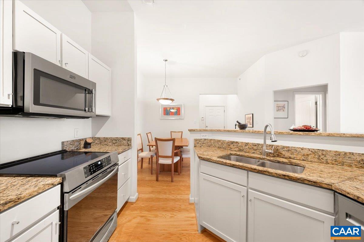 765 WALKER SQ #4A, CHARLOTTESVILLE, Virginia 22903, 2 Bedrooms Bedrooms, ,2 BathroomsBathrooms,Residential,For sale,765 WALKER SQ #4A,673913 MLS # 673913