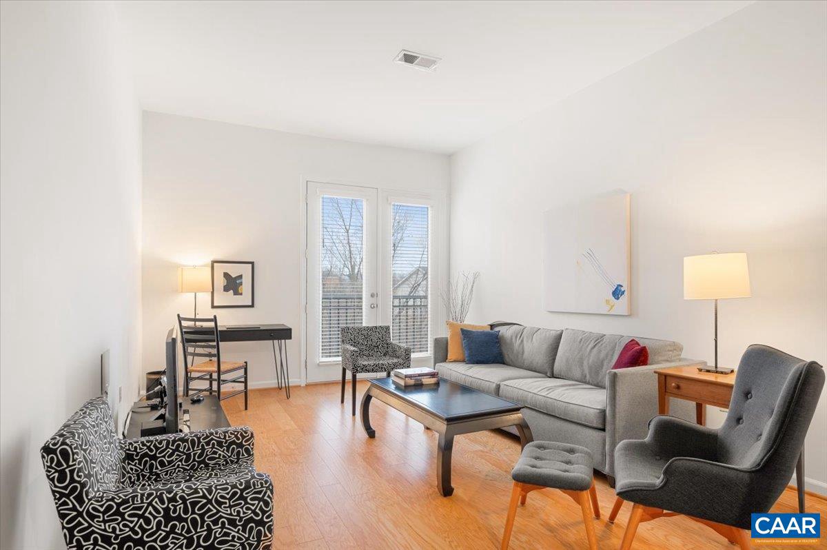 765 WALKER SQ #4A, CHARLOTTESVILLE, Virginia 22903, 2 Bedrooms Bedrooms, ,2 BathroomsBathrooms,Residential,For sale,765 WALKER SQ #4A,673913 MLS # 673913