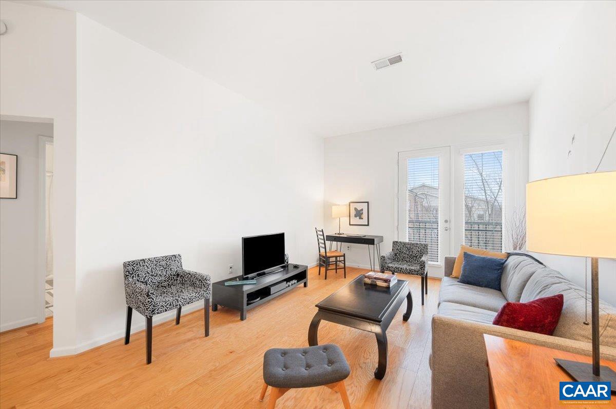 765 WALKER SQ #4A, CHARLOTTESVILLE, Virginia 22903, 2 Bedrooms Bedrooms, ,2 BathroomsBathrooms,Residential,For sale,765 WALKER SQ #4A,673913 MLS # 673913