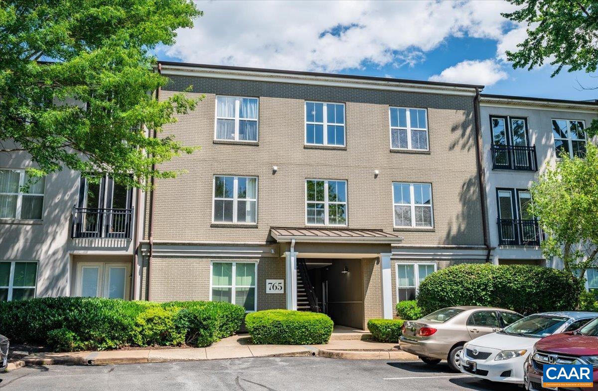 765 WALKER SQ #4A, CHARLOTTESVILLE, Virginia 22903, 2 Bedrooms Bedrooms, ,2 BathroomsBathrooms,Residential,For sale,765 WALKER SQ #4A,673913 MLS # 673913