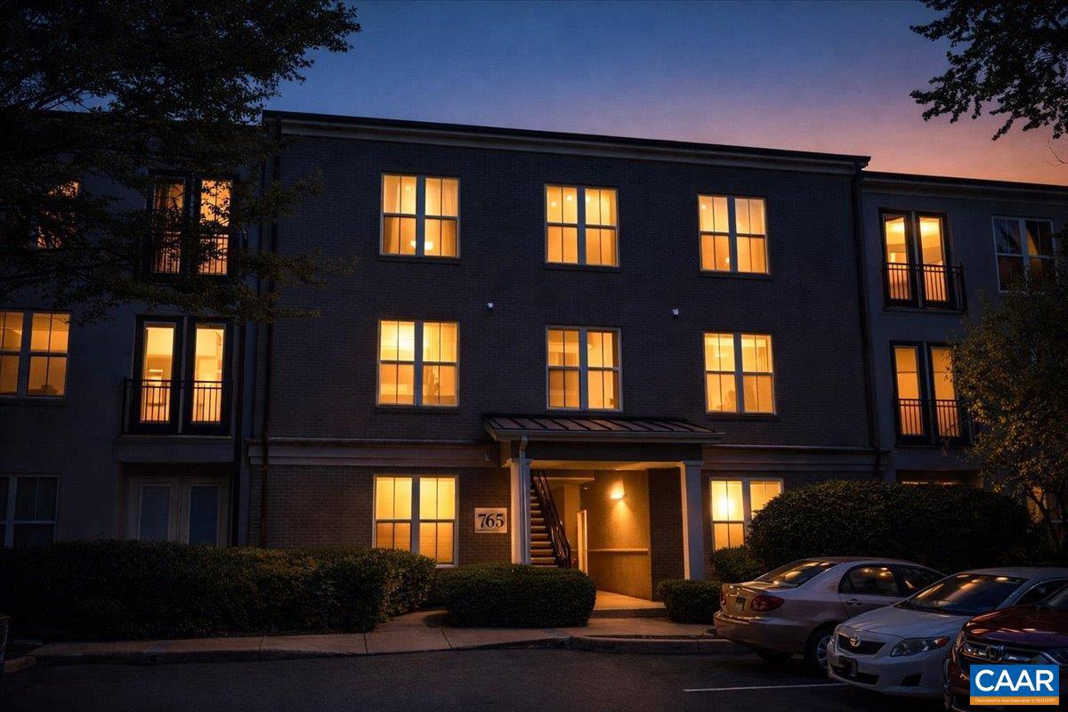 765 WALKER SQ #4A, CHARLOTTESVILLE, Virginia 22903, 2 Bedrooms Bedrooms, ,2 BathroomsBathrooms,Residential,For sale,765 WALKER SQ #4A,673913 MLS # 673913
