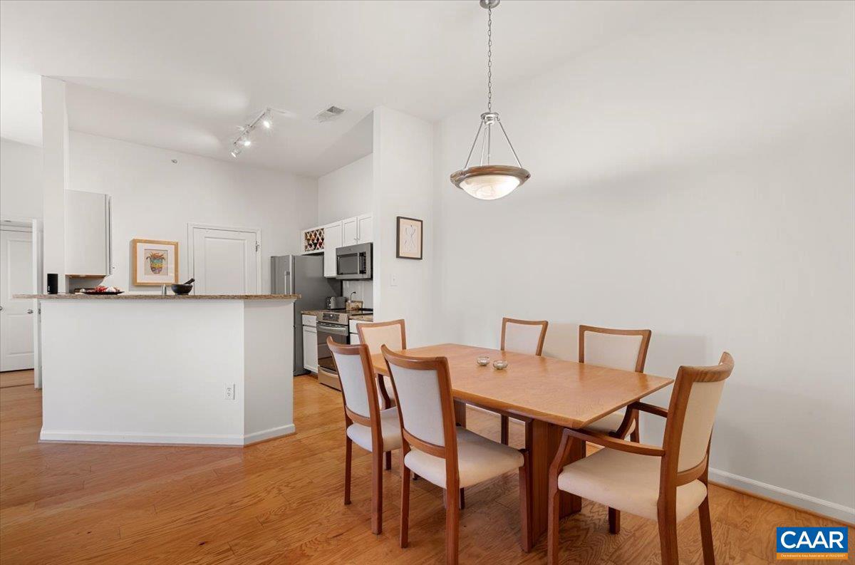 765 WALKER SQ #4A, CHARLOTTESVILLE, Virginia 22903, 2 Bedrooms Bedrooms, ,2 BathroomsBathrooms,Residential,For sale,765 WALKER SQ #4A,673913 MLS # 673913