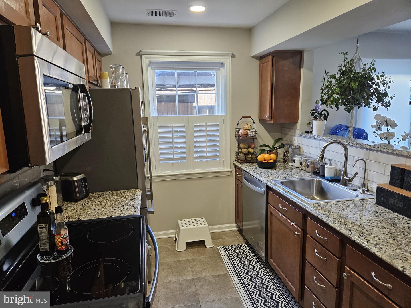 9790 HAGEL CIR, LORTON, Virginia 22079, 3 Bedrooms Bedrooms, ,2 BathroomsBathrooms,Residential,For sale,9790 HAGEL CIR,VAFX2293906 MLS # VAFX2293906