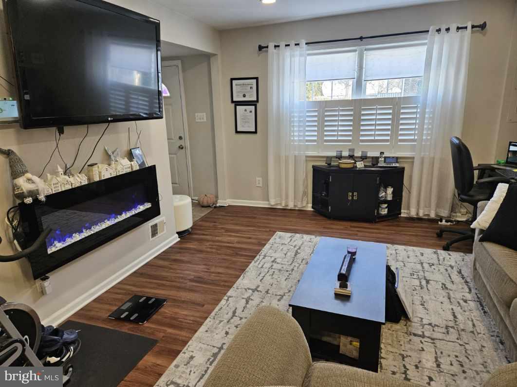 9790 HAGEL CIR, LORTON, Virginia 22079, 3 Bedrooms Bedrooms, ,2 BathroomsBathrooms,Residential,For sale,9790 HAGEL CIR,VAFX2293906 MLS # VAFX2293906