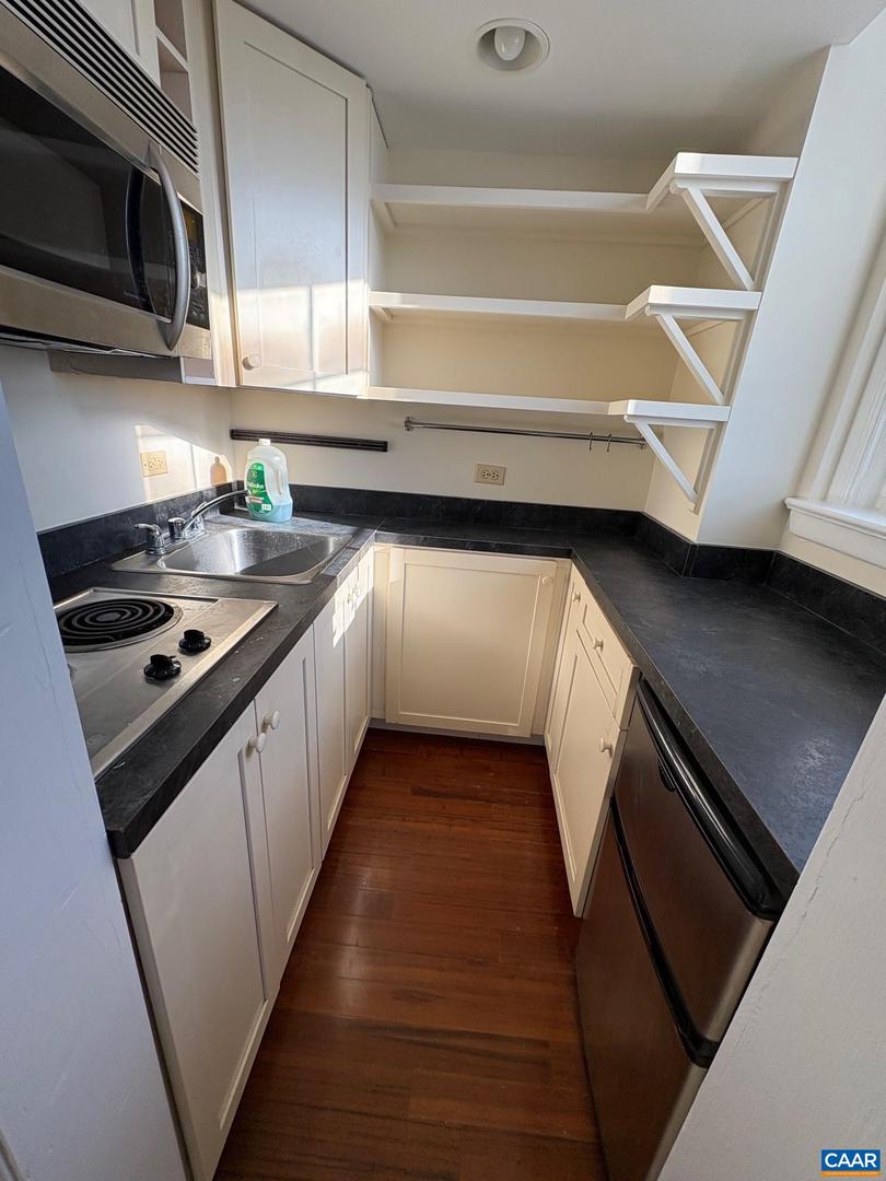 500 COURT SQ #806, CHARLOTTESVILLE, Virginia 22902, 1 Bedroom Bedrooms, ,1 BathroomBathrooms,Residential,For sale,500 COURT SQ #806,673915 MLS # 673915