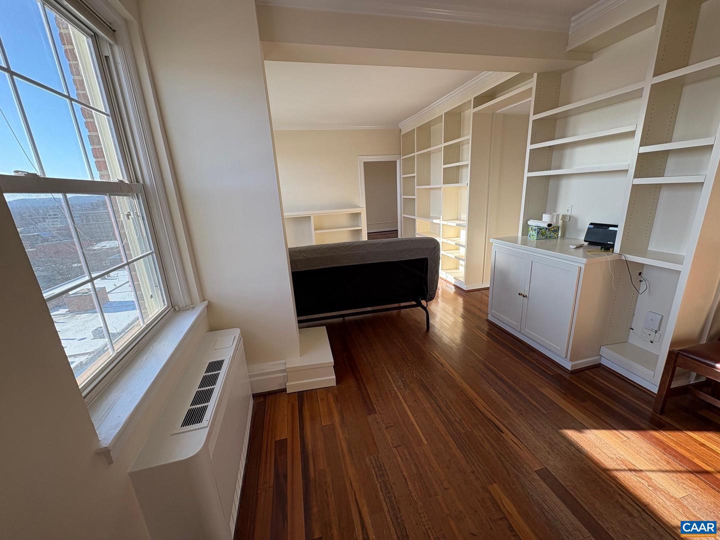 500 COURT SQ #806, CHARLOTTESVILLE, Virginia 22902, 1 Bedroom Bedrooms, ,1 BathroomBathrooms,Residential,For sale,500 COURT SQ #806,673915 MLS # 673915