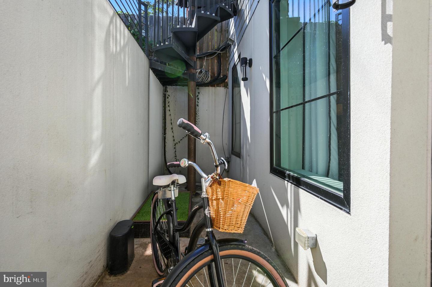 1364 NEWTON ST NW #1, WASHINGTON, District Of Columbia 20010, 3 Bedrooms Bedrooms, 9 Rooms Rooms,3 BathroomsBathrooms,Residential,For sale,1364 NEWTON ST NW #1,DCDC2209012 MLS # DCDC2209012