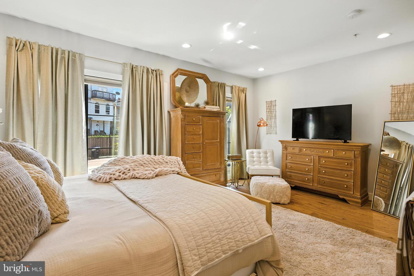 1364 NEWTON ST NW #1, WASHINGTON, District Of Columbia 20010, 3 Bedrooms Bedrooms, 9 Rooms Rooms,3 BathroomsBathrooms,Residential,For sale,1364 NEWTON ST NW #1,DCDC2209012 MLS # DCDC2209012