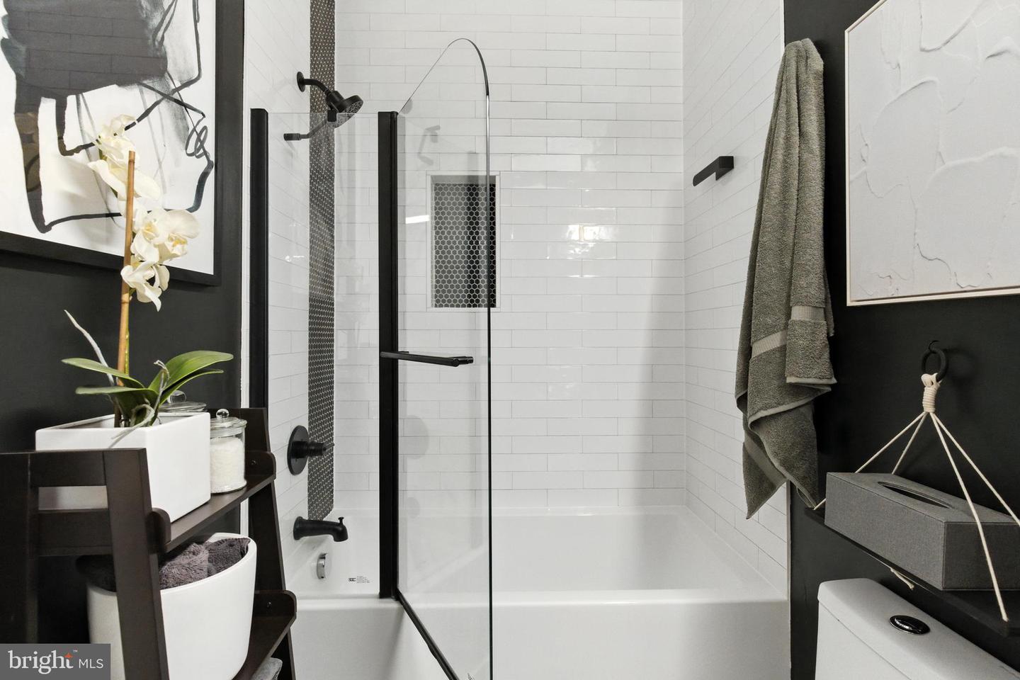 1364 NEWTON ST NW #1, WASHINGTON, District Of Columbia 20010, 3 Bedrooms Bedrooms, 9 Rooms Rooms,3 BathroomsBathrooms,Residential,For sale,1364 NEWTON ST NW #1,DCDC2209012 MLS # DCDC2209012