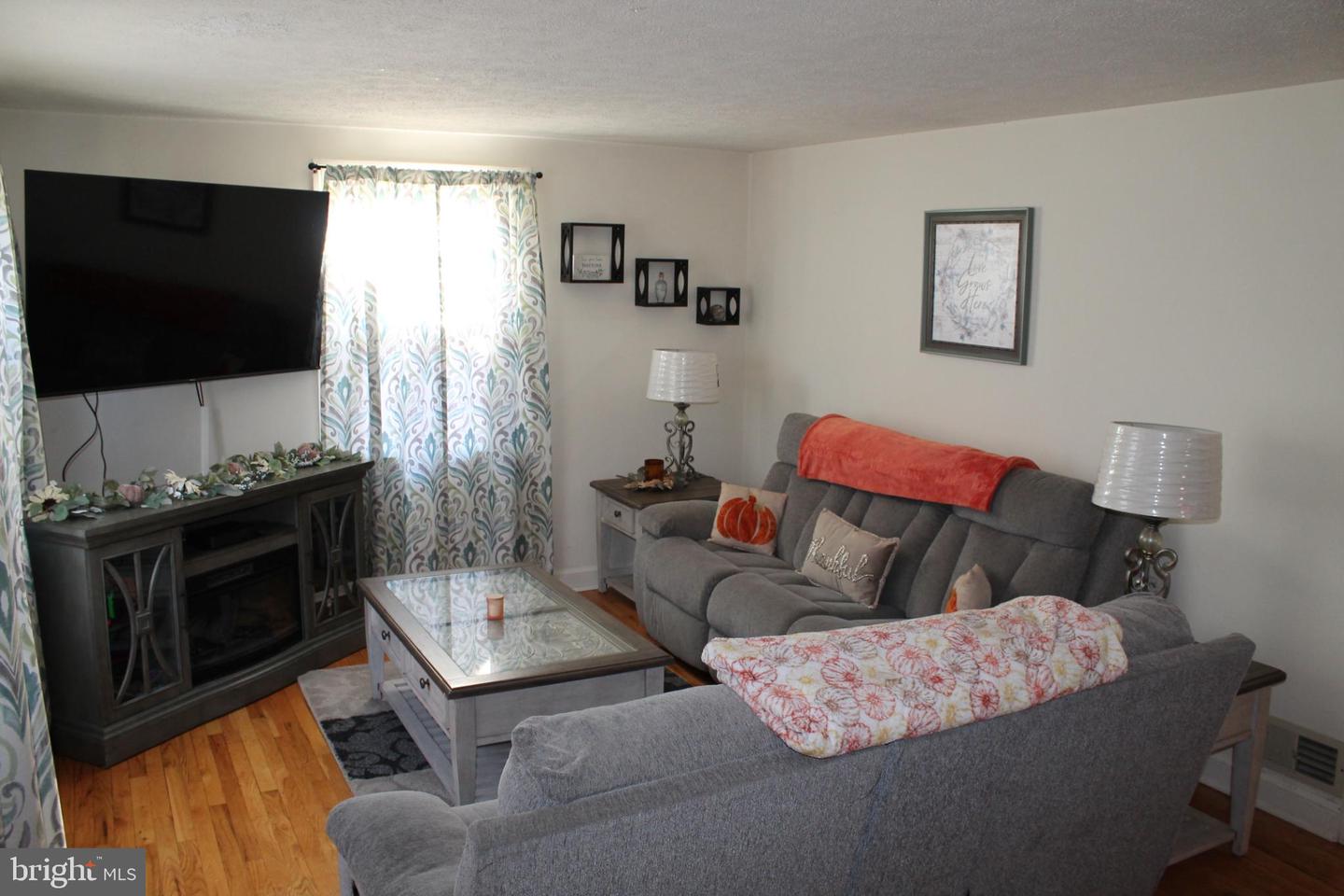 117 W OATES AVE, WINCHESTER, Virginia 22601, 3 Bedrooms Bedrooms, 6 Rooms Rooms,1 BathroomBathrooms,Residential,For sale,117 W OATES AVE,VAWI2009446 MLS # VAWI2009446