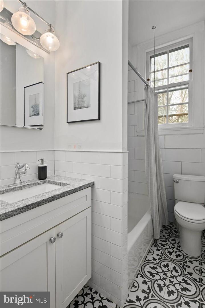 3039 MACOMB ST NW #18, WASHINGTON, District Of Columbia 20008, 2 Bedrooms Bedrooms, ,1 BathroomBathrooms,Residential,For sale,3039 MACOMB ST NW #18,DCDC2235616 MLS # DCDC2235616
