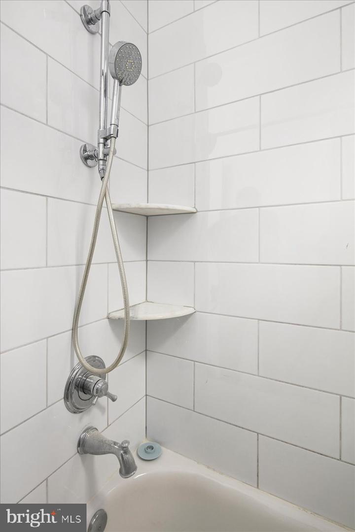 3039 MACOMB ST NW #18, WASHINGTON, District Of Columbia 20008, 2 Bedrooms Bedrooms, ,1 BathroomBathrooms,Residential,For sale,3039 MACOMB ST NW #18,DCDC2235616 MLS # DCDC2235616