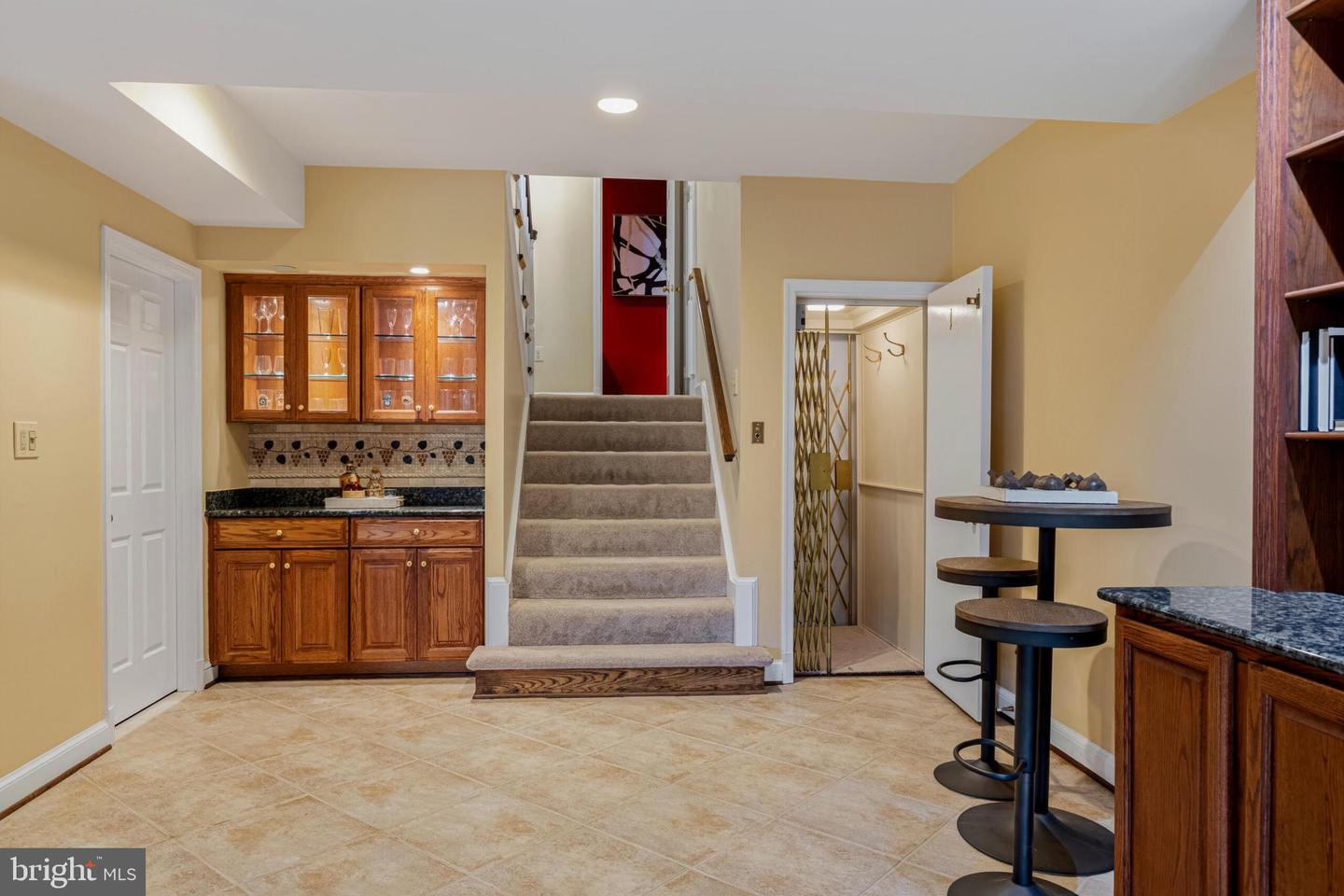 2344 S QUEEN ST, ARLINGTON, Virginia 22202, 2 Bedrooms Bedrooms, ,2 BathroomsBathrooms,Residential,For sale,2344 S QUEEN ST,VAAR2067784 MLS # VAAR2067784