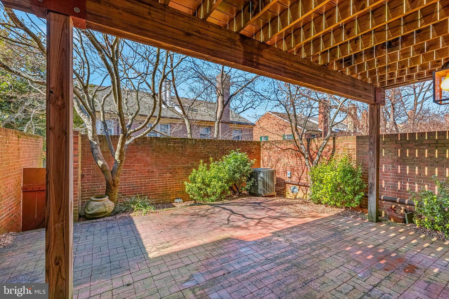 2344 S QUEEN ST, ARLINGTON, Virginia 22202, 2 Bedrooms Bedrooms, ,2 BathroomsBathrooms,Residential,For sale,2344 S QUEEN ST,VAAR2067784 MLS # VAAR2067784