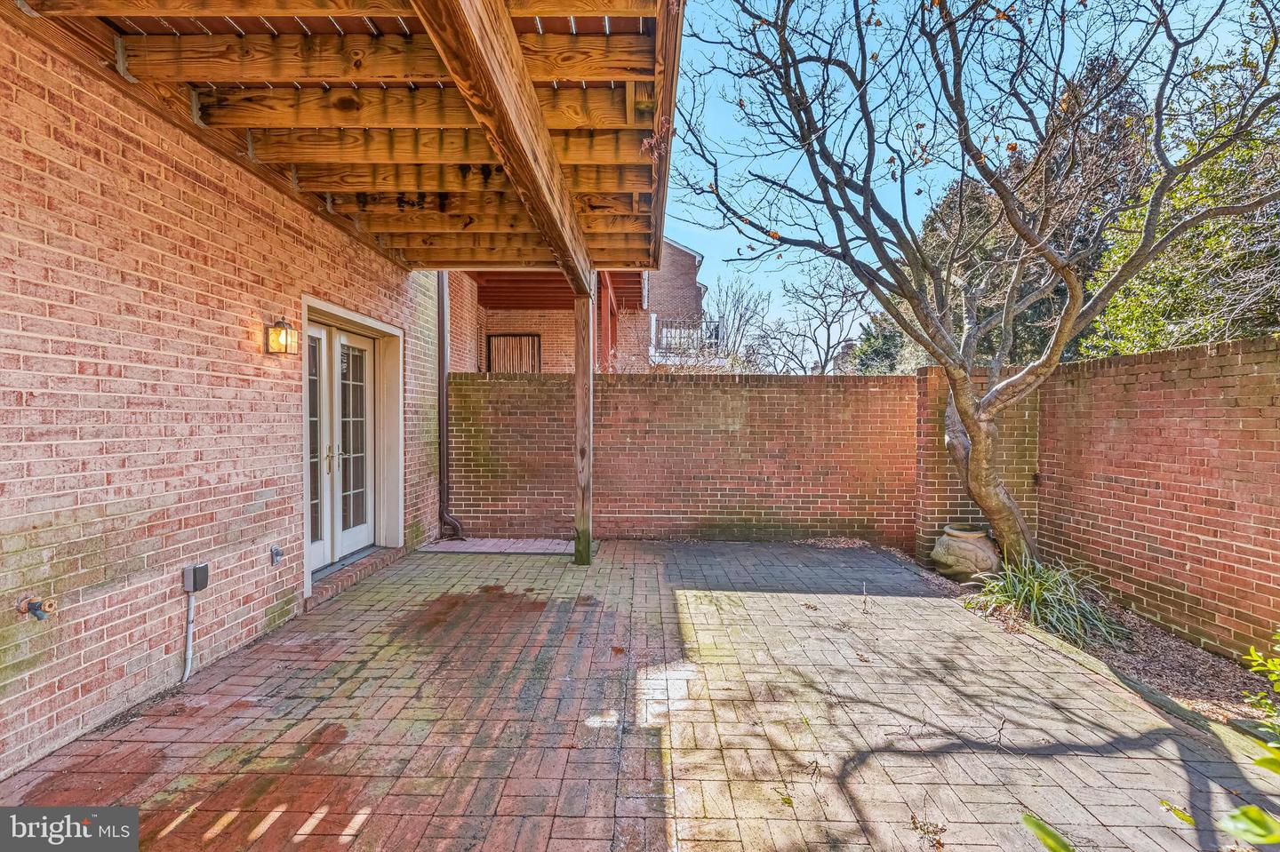 2344 S QUEEN ST, ARLINGTON, Virginia 22202, 2 Bedrooms Bedrooms, ,2 BathroomsBathrooms,Residential,For sale,2344 S QUEEN ST,VAAR2067784 MLS # VAAR2067784