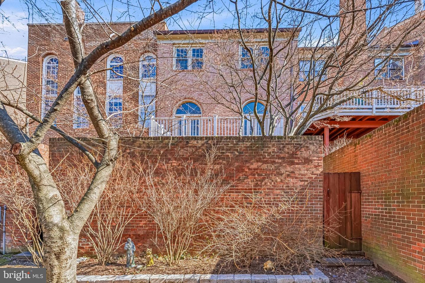 2344 S QUEEN ST, ARLINGTON, Virginia 22202, 2 Bedrooms Bedrooms, ,2 BathroomsBathrooms,Residential,For sale,2344 S QUEEN ST,VAAR2067784 MLS # VAAR2067784