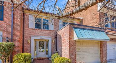 2344 S QUEEN ST, ARLINGTON, Virginia 22202, 2 Bedrooms Bedrooms, ,2 BathroomsBathrooms,Residential,For sale,2344 S QUEEN ST,VAAR2067784 MLS # VAAR2067784