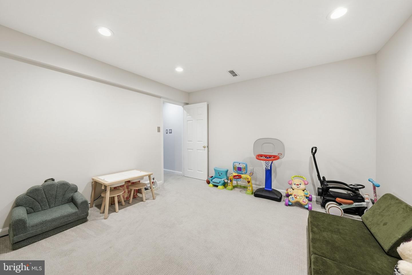 7319 WESTMORE DR, SPRINGFIELD, Virginia 22150, 3 Bedrooms Bedrooms, ,3 BathroomsBathrooms,Residential,For sale,7319 WESTMORE DR,VAFX2286064 MLS # VAFX2286064