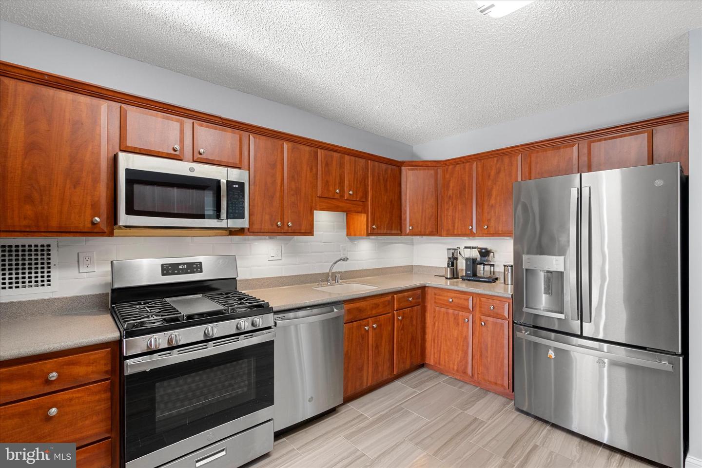 3701 S GEORGE MASON DR #2515N, FALLS CHURCH, Virginia 22041, 3 Bedrooms Bedrooms, 5 Rooms Rooms,2 BathroomsBathrooms,Residential,For sale,3701 S GEORGE MASON DR #2515N,VAFX2286336 MLS # VAFX2286336