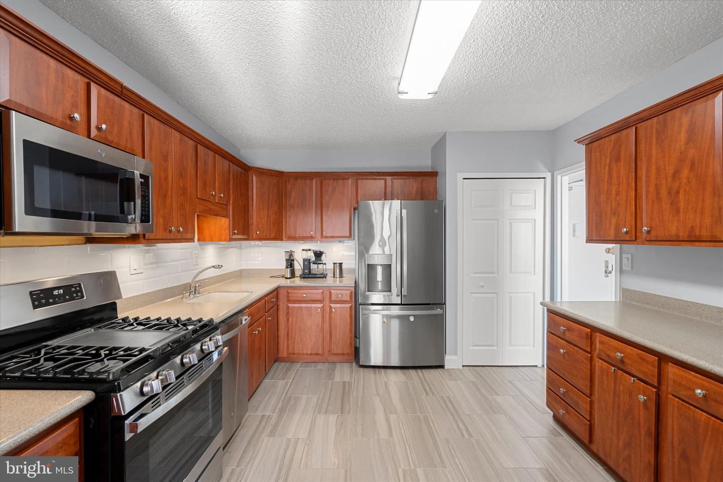 3701 S GEORGE MASON DR #2515N, FALLS CHURCH, Virginia 22041, 3 Bedrooms Bedrooms, 5 Rooms Rooms,2 BathroomsBathrooms,Residential,For sale,3701 S GEORGE MASON DR #2515N,VAFX2286336 MLS # VAFX2286336