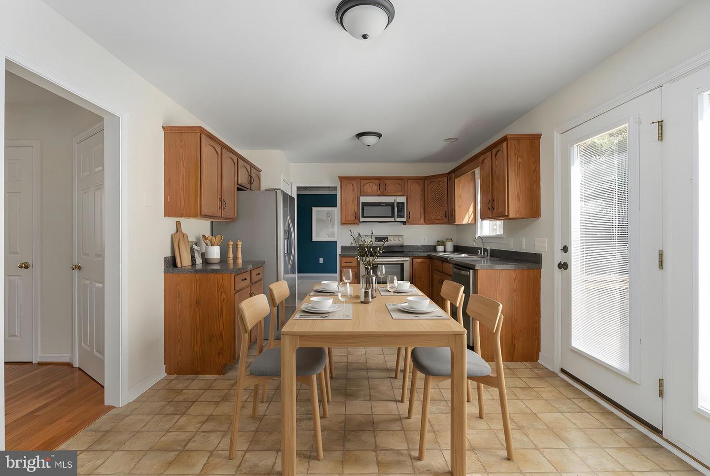 201 LAKE CAROLINE DR, RUTHER GLEN, Virginia 22546, 3 Bedrooms Bedrooms, 8 Rooms Rooms,2 BathroomsBathrooms,Residential,For sale,201 LAKE CAROLINE DR,VACV2009446 MLS # VACV2009446