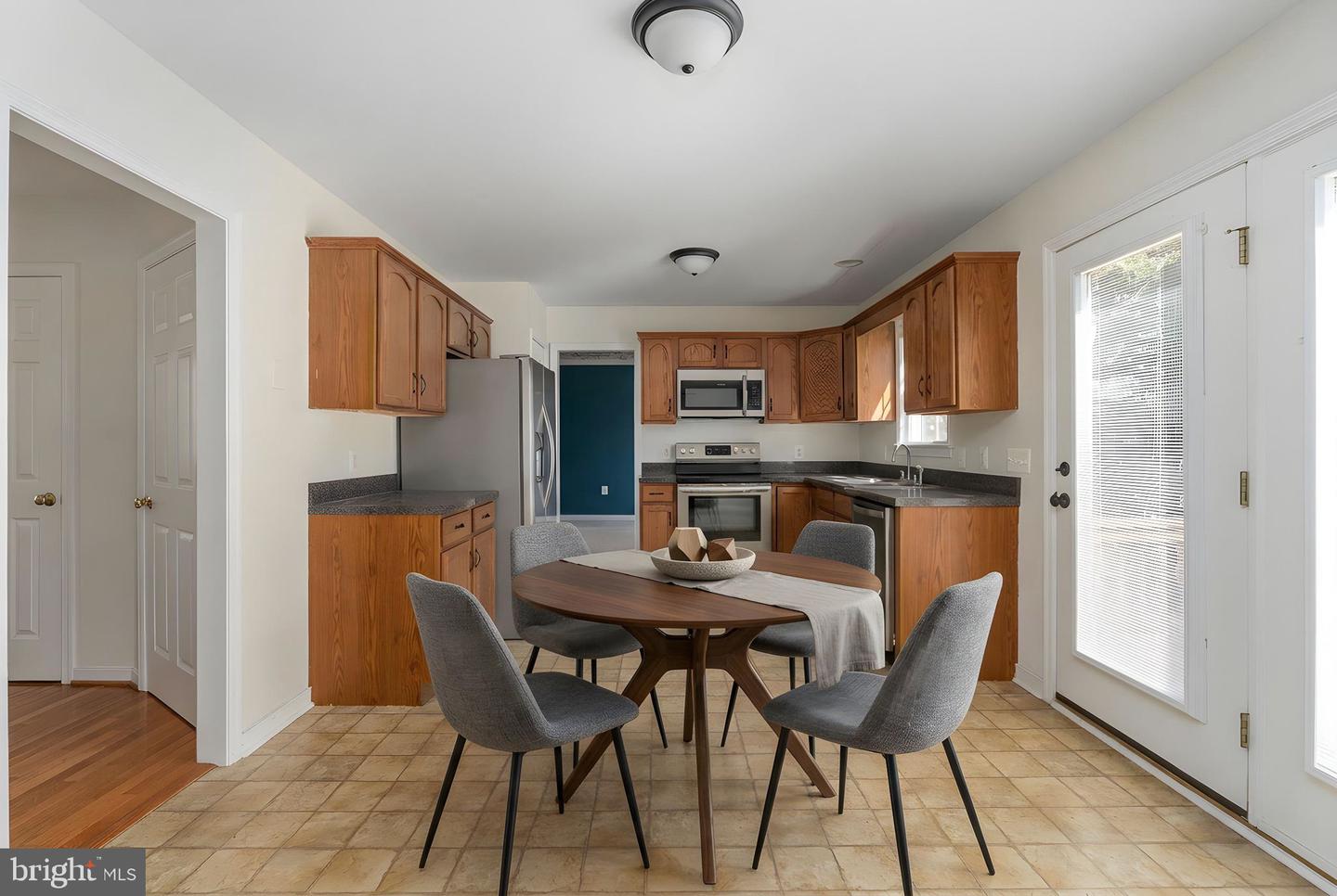 201 LAKE CAROLINE DR, RUTHER GLEN, Virginia 22546, 3 Bedrooms Bedrooms, 8 Rooms Rooms,2 BathroomsBathrooms,Residential,For sale,201 LAKE CAROLINE DR,VACV2009446 MLS # VACV2009446