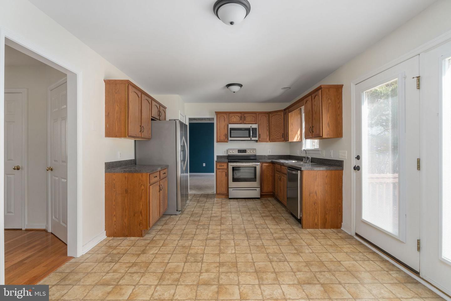 201 LAKE CAROLINE DR, RUTHER GLEN, Virginia 22546, 3 Bedrooms Bedrooms, 8 Rooms Rooms,2 BathroomsBathrooms,Residential,For sale,201 LAKE CAROLINE DR,VACV2009446 MLS # VACV2009446