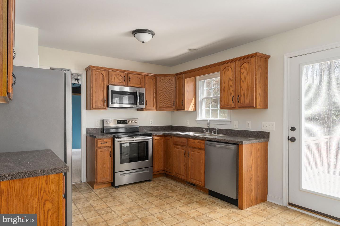 201 LAKE CAROLINE DR, RUTHER GLEN, Virginia 22546, 3 Bedrooms Bedrooms, 8 Rooms Rooms,2 BathroomsBathrooms,Residential,For sale,201 LAKE CAROLINE DR,VACV2009446 MLS # VACV2009446