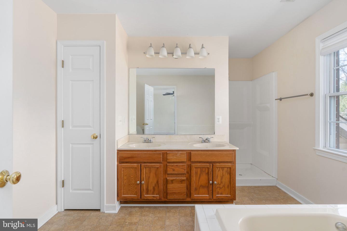 201 LAKE CAROLINE DR, RUTHER GLEN, Virginia 22546, 3 Bedrooms Bedrooms, 8 Rooms Rooms,2 BathroomsBathrooms,Residential,For sale,201 LAKE CAROLINE DR,VACV2009446 MLS # VACV2009446