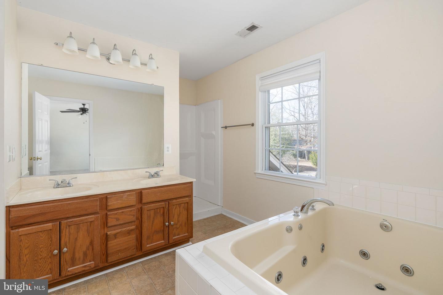 201 LAKE CAROLINE DR, RUTHER GLEN, Virginia 22546, 3 Bedrooms Bedrooms, 8 Rooms Rooms,2 BathroomsBathrooms,Residential,For sale,201 LAKE CAROLINE DR,VACV2009446 MLS # VACV2009446